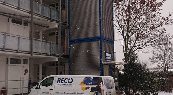Kreisbaugesellschaft Tübingen GmbH and lift company Schmitt + Sohn use RECO temporary passenger lift in Mössingen