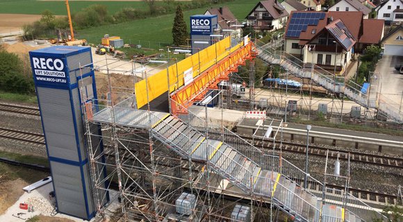 Die DB Netze AG entscheidet sich für eine 100% barrierefreie Fußgängerhilfsbrücke am Bhf. Eggolsheim