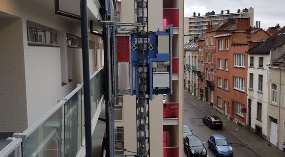 Orion Dynamics installs temporary passenger lift for flat in Brussels-Elsene