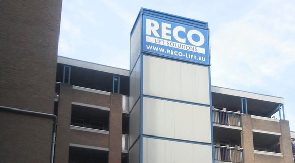 Liftmodernisering 10 jaar later: RECO Lift Solutions plaatst weer een tijdelijke lift in 's-Hertogenbosch