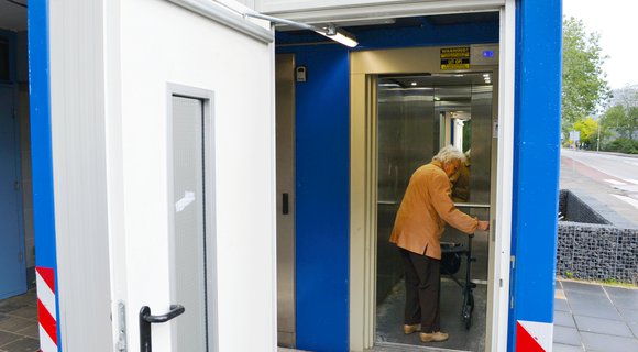 Taking a lift out of service for maintenance? How to choose the right temporary lift