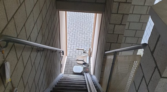RECO Lift Solutions installs temporary stairlift for apartments on Texel (NL)
