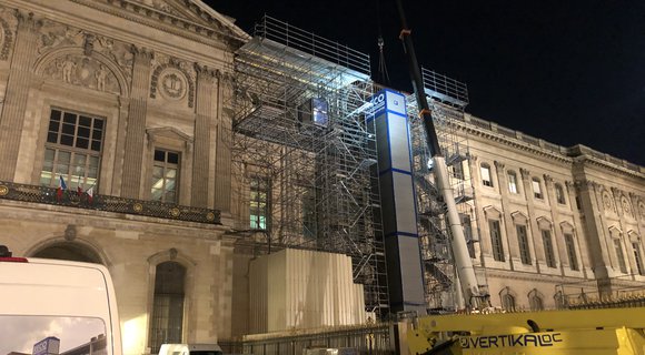 Das Louvre-Museum Paris entscheidet sich für einen temporären RECO-Personenaufzug