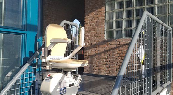 Bequemlichkeit und Komfort mit RECO-Treppenliften in der Wohnanlage Monarda in Dordrecht