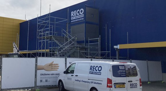 Temporary passenger lift installed in Brno (Czech Republic) for IKEA store