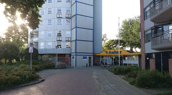 Unvorhergesehene Situation in der Pflegeeinrichtung Het Anker in Zwijndrecht mit temporärem Aufzug von RECO Aufzug Vermietung gelöst