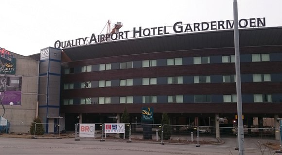 Eerste tijdelijke RECO PP personenlift ingezet voor Quality Airport Hotel bij Luchthaven in Noorwegen
